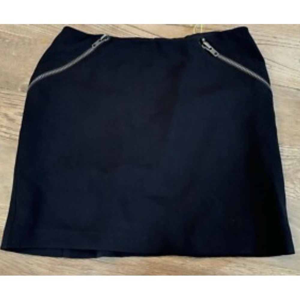 BCBGeneration Black Zipper Accent Mini Skirt Womens Size 2 Polyester Edgy Modern